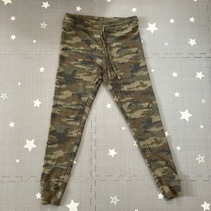 American Eagle camo women’s knit leggings/ sweat pants